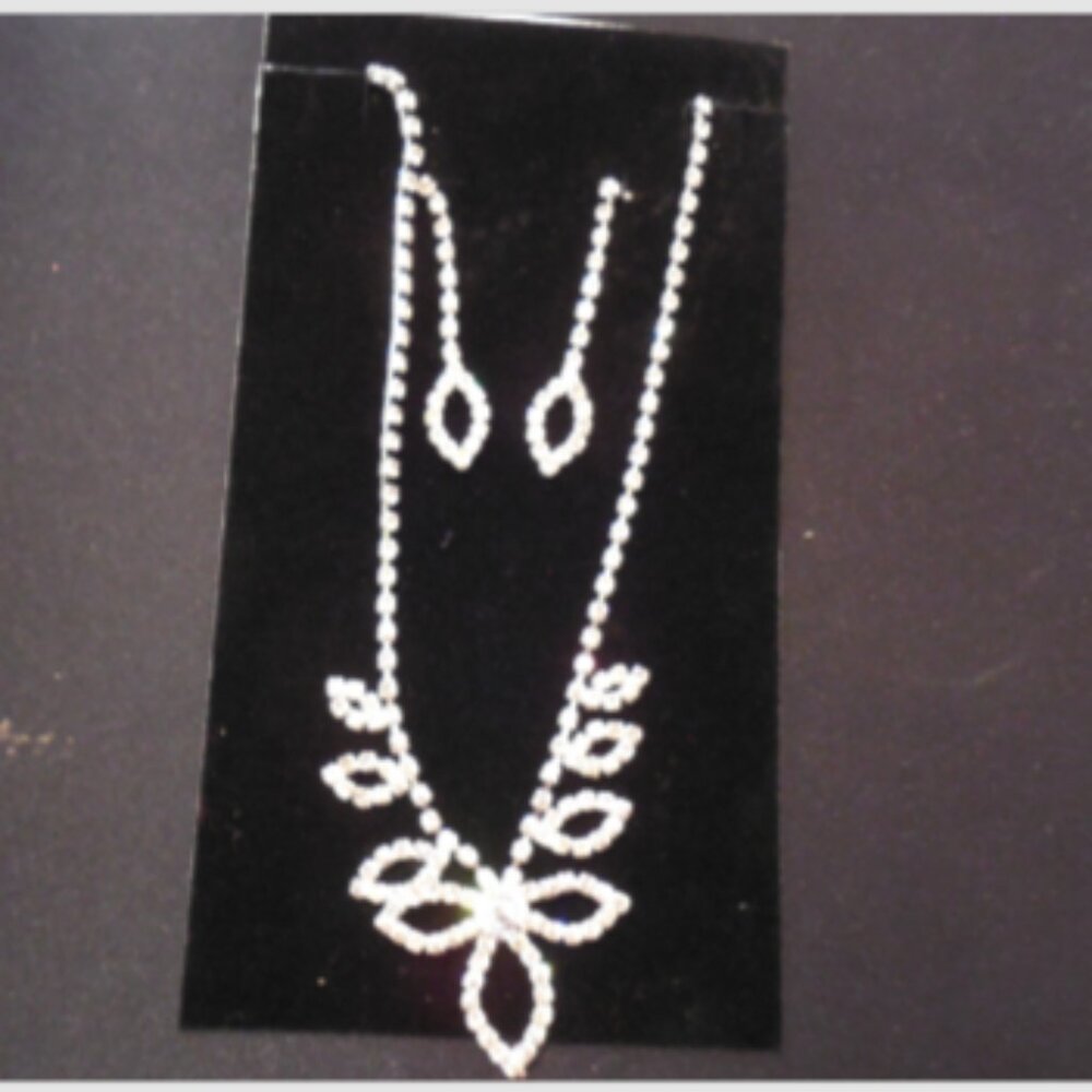 Crystalleria Necklace& Earring Set